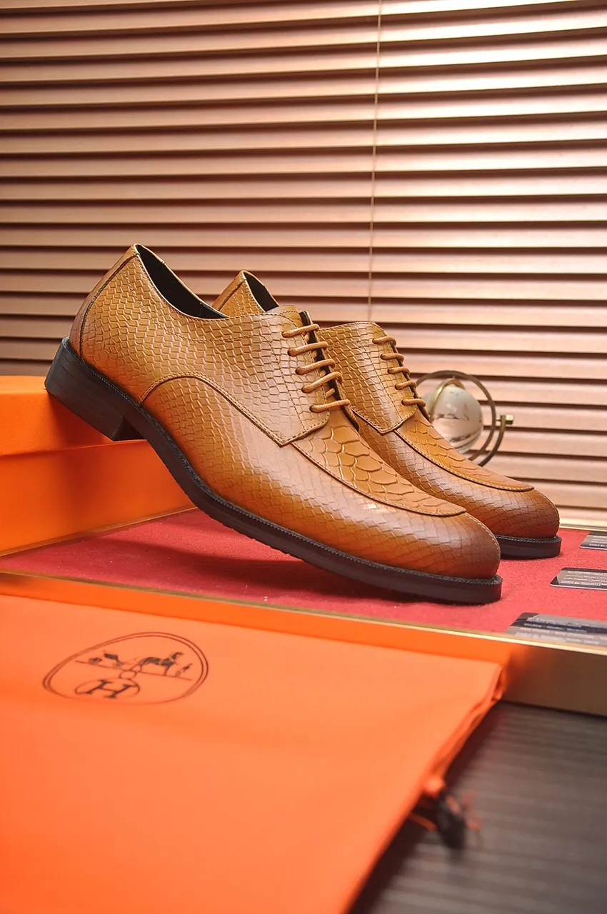 Men's shoes💰460💶[HERMES] (sheepskin lining)🍀Italian top luxury🍀He does not pursue novel styles and gorgeous colors, but attracts the favor of successful men with his flawless, elegant and classic style! This very, very comfortable, simple and stable style makes it easy to match any style! The pattern is absolutely 1:1 refined from the original case, and we strive for excellence in materials, imported cowhide + cowhide lining💪💪💪extraordinary texture👍! .Black brown code number: 38 to 45 (45 customized)